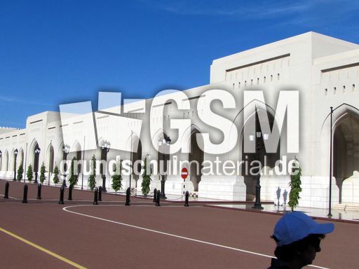 232 Auffahrt zum Sultanspalast.JPG